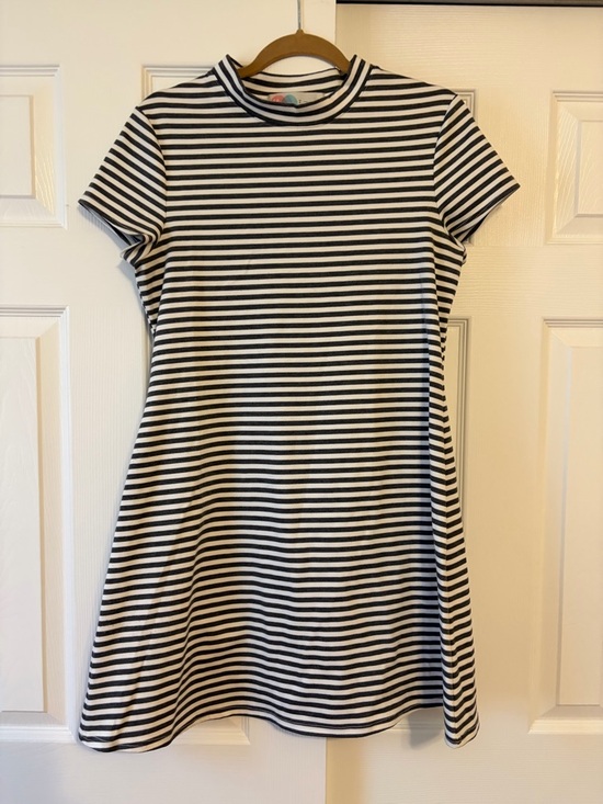Free People Dresses & Skirts - Free people beach large Striped gray & White Short Sleeve Dress